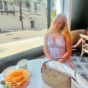 Meet your Posher, Allyssa